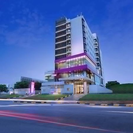 Quest Prime Cikarang By Aston Hotel Bekasi Eksteriør billede