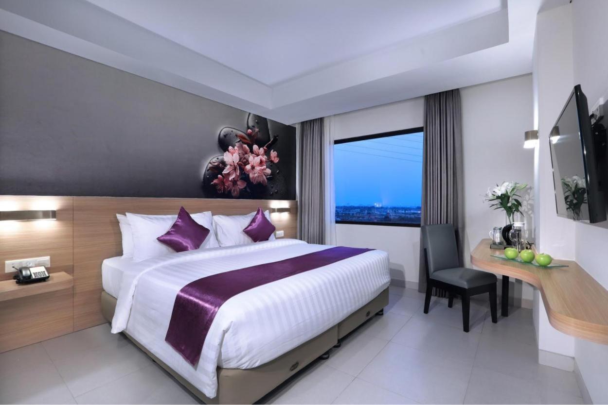 Quest Prime Cikarang By Aston Hotel Bekasi Eksteriør billede