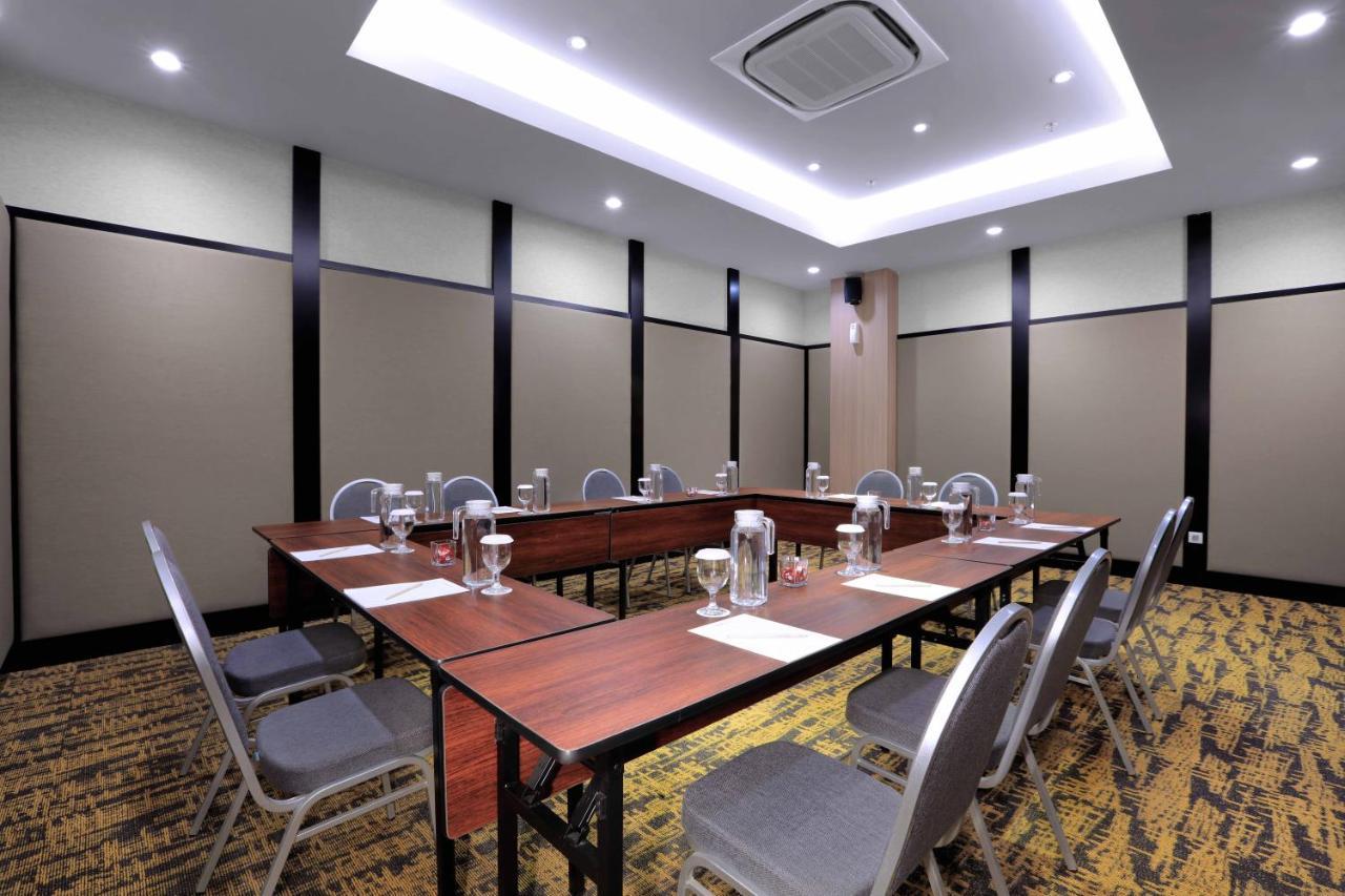 Quest Prime Cikarang By Aston Hotel Bekasi Eksteriør billede