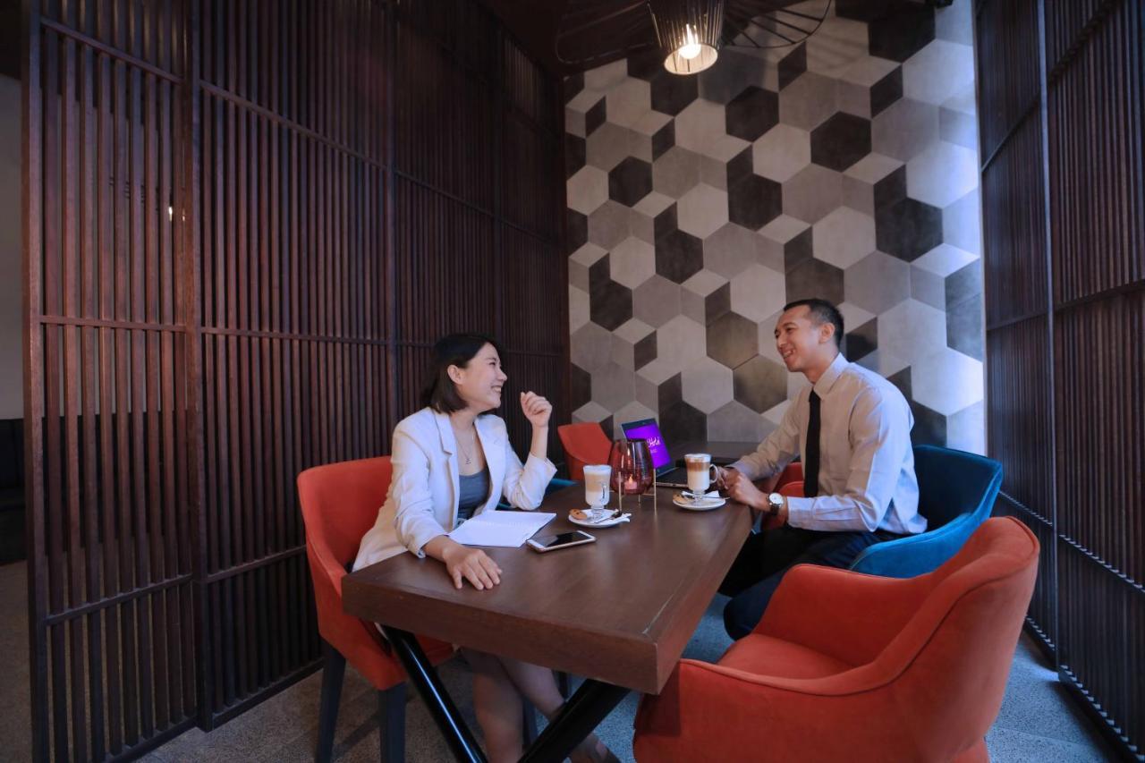 Quest Prime Cikarang By Aston Hotel Bekasi Eksteriør billede